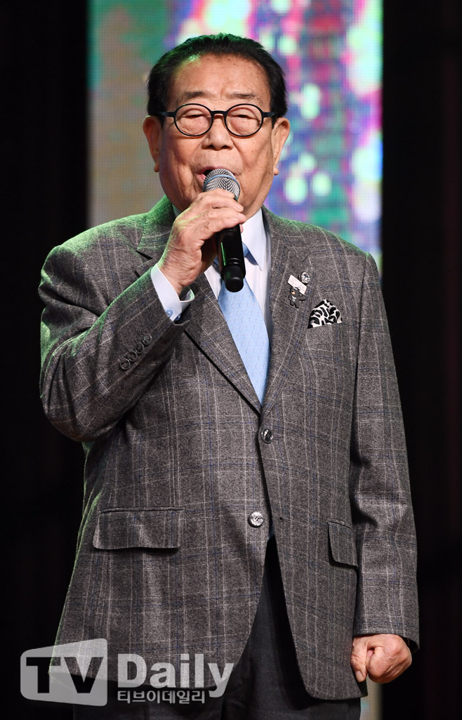 ¼ÛÇØ ³ªÀÌ Åð¿ø °¨±â¸ö»ì Äڷγª19 À½¼ºÆÇÁ¤ Àü±¹³ë·¡ÀÚ¶û