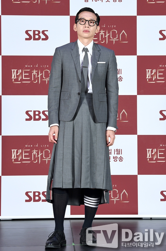 ÆæÆ®ÇϿ콺, ºÀűÔ