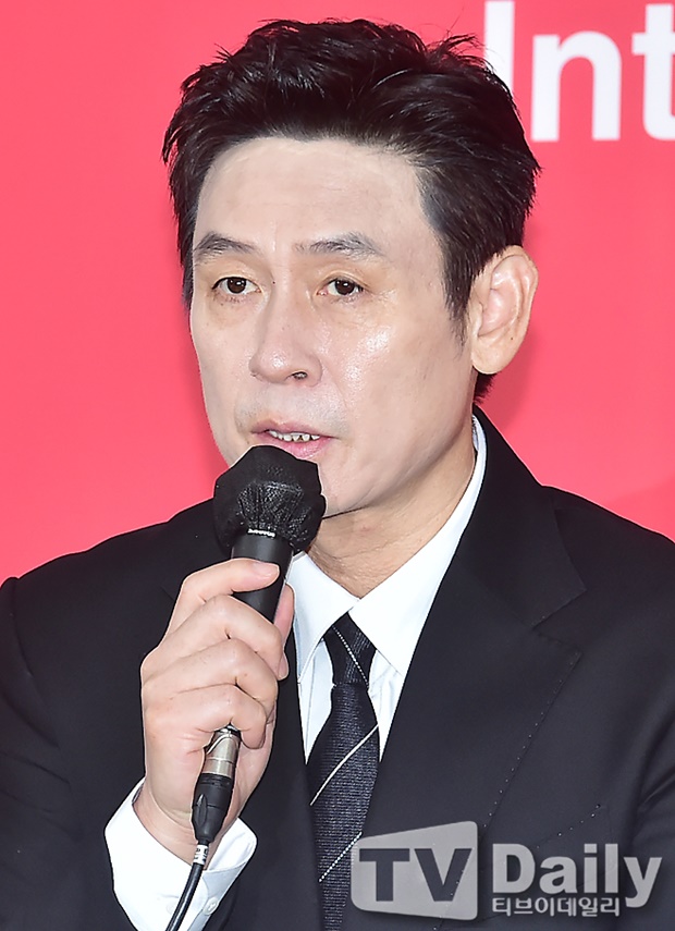 汸