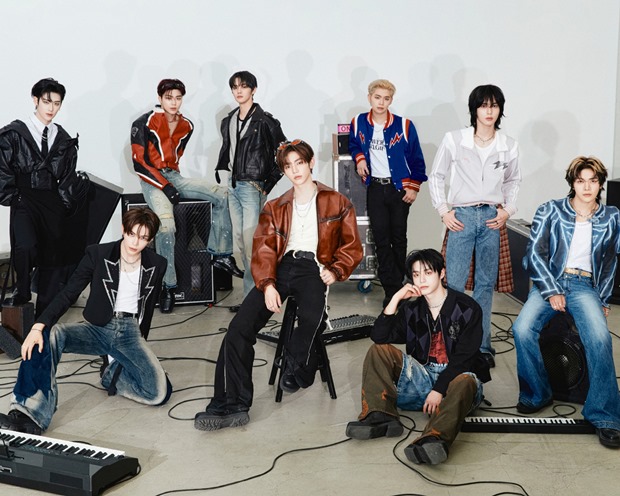 ���κ��̽���