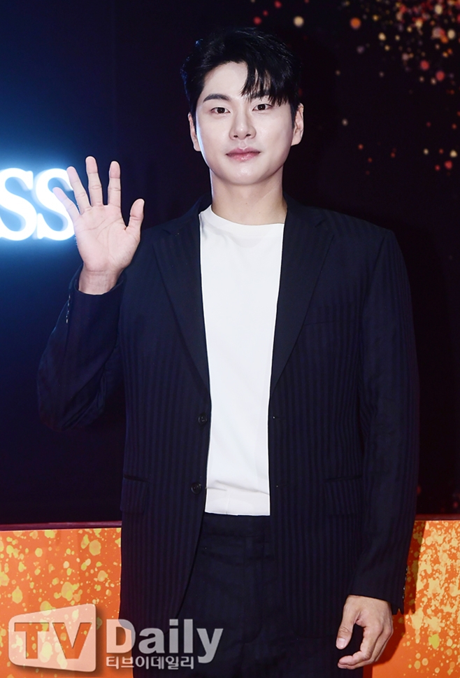 ��� ���̰�