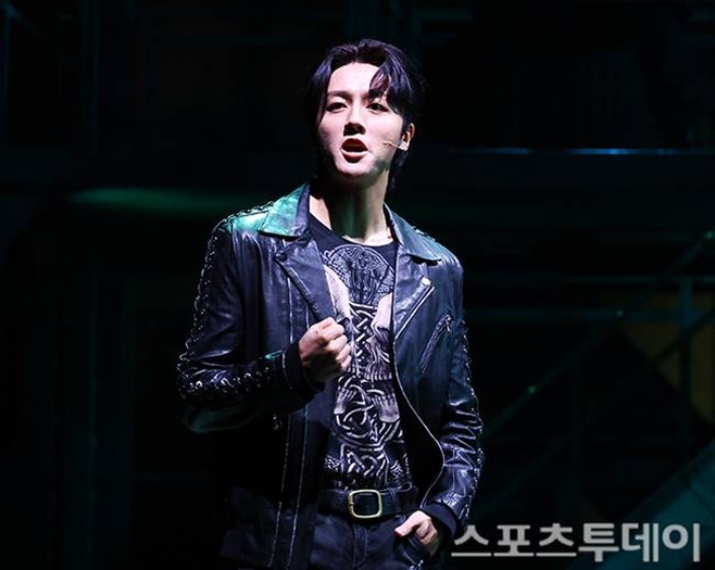 ������ �����ϰ� �����ϰ�: �� ��Ʈ, SF9 ����