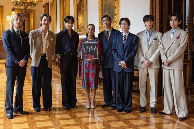 ��ź�ҳ��(BTS), ���ιٿ� �߽��� �����
