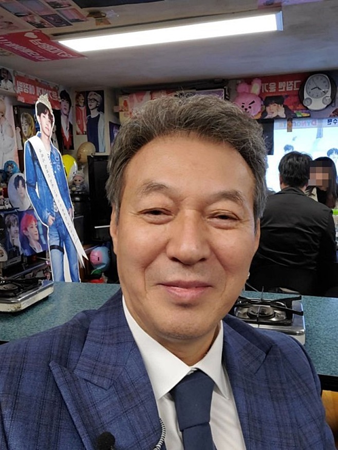  谩