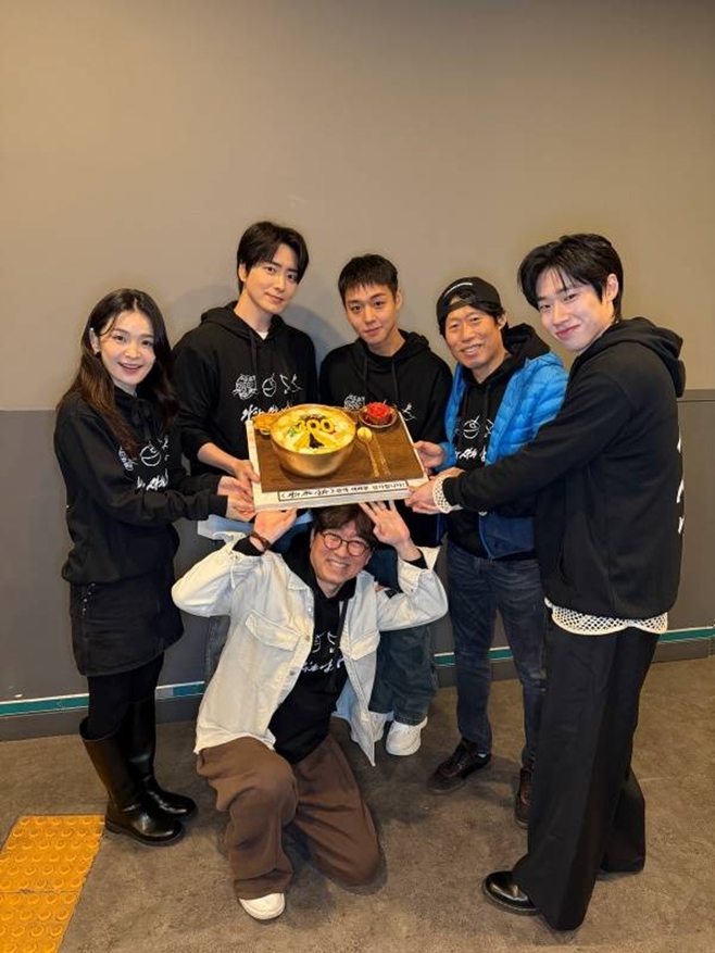 ¿µÈ ¿Õ°ú »ç´Â ³²ÀÚ Ã⿬Áø