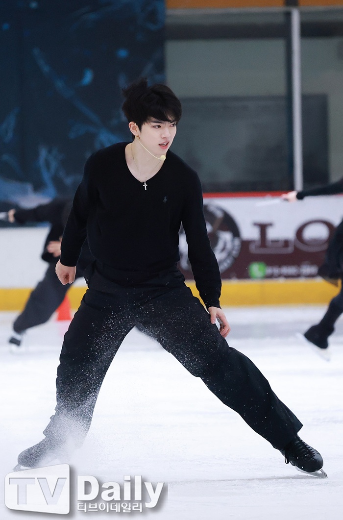 ������ ���̽��� �� ȥ�ڸ� ������ on ICE, ����ȯ